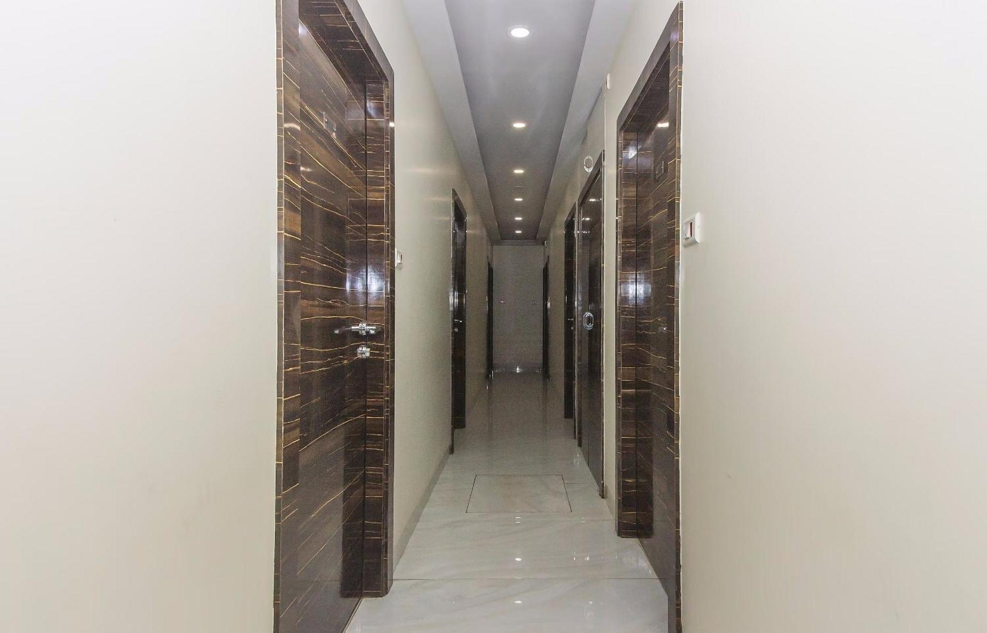 מומביי Capital O Hotel Pearl Near Us Embassy מראה חיצוני תמונה