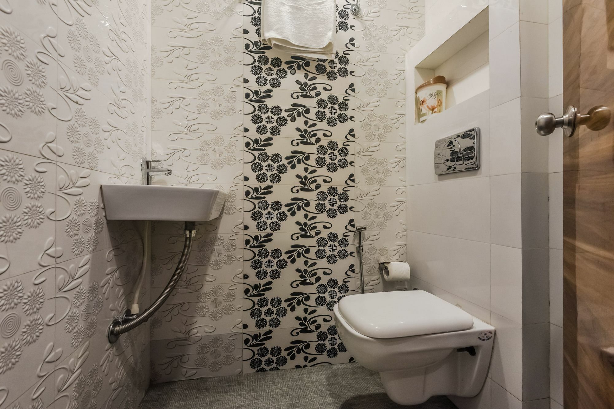 מומביי Capital O Hotel Pearl Near Us Embassy מראה חיצוני תמונה